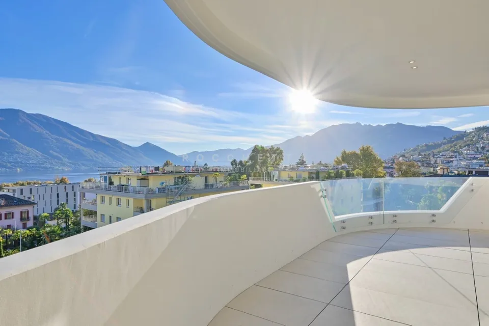 Nuovo attico con esclusiva terrazza sul tetto e grandiosa vista a 360