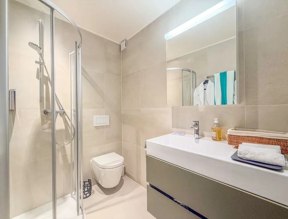 CON CLIMATIZZAZIONE INTEGRATA - Grande appartamento di 4.5 locali di 130m² PPE - Terrazza di 25m²