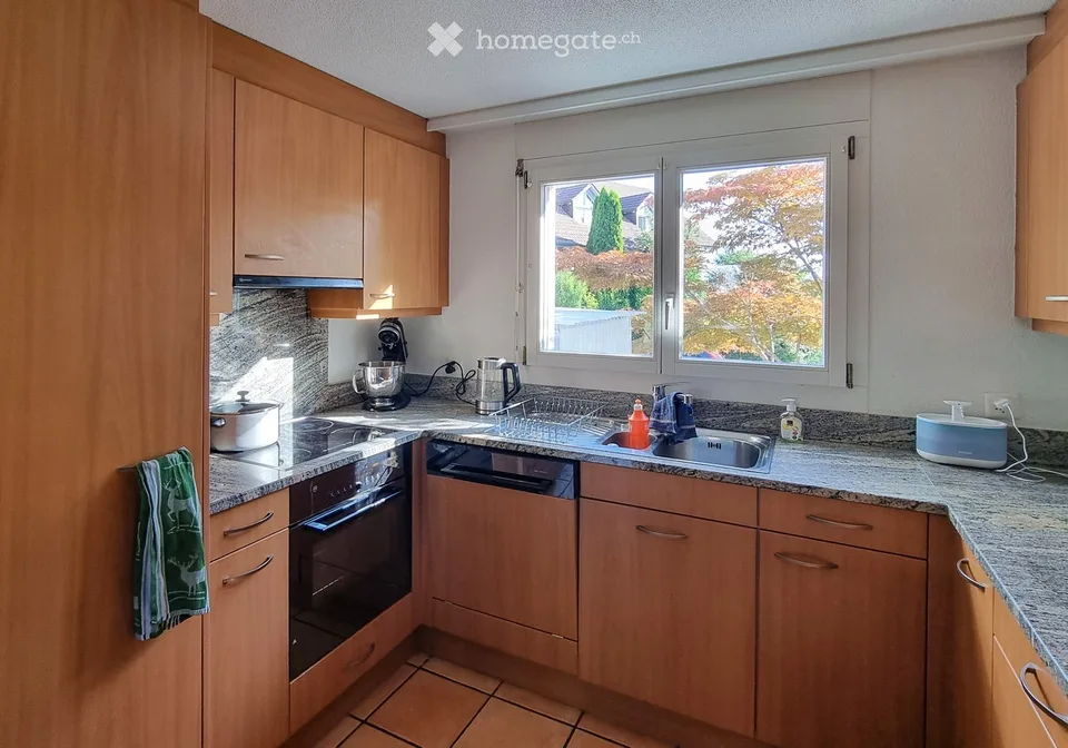 Casa a schiera ben curata in un quartiere familiare