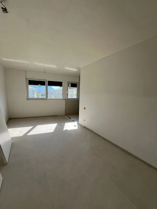 Res. Papilon, 4.5-Zimmer-Wohnung, Giubiasco