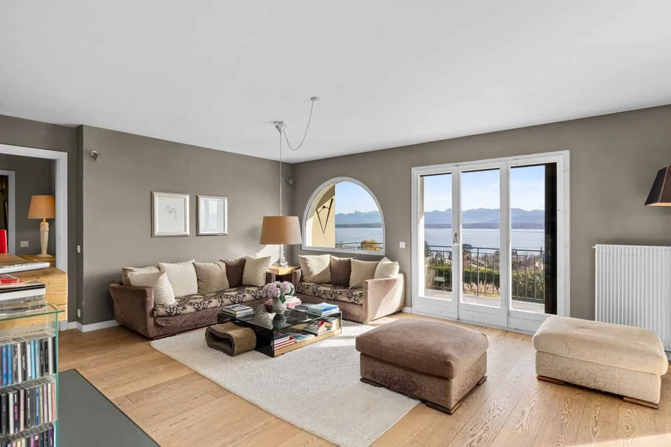 Villa indipendente con vista panoramica sul lago e le Alpi