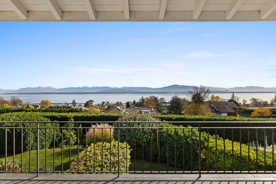 Villa indipendente con vista panoramica sul lago e le Alpi