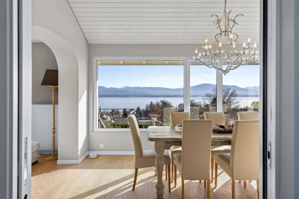Villa indipendente con vista panoramica sul lago e le Alpi – foto 10 di 13
