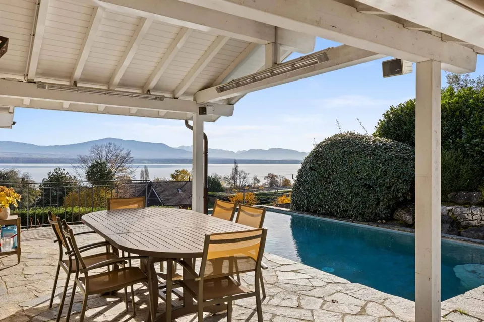 Villa indipendente con vista panoramica sul lago e le Alpi