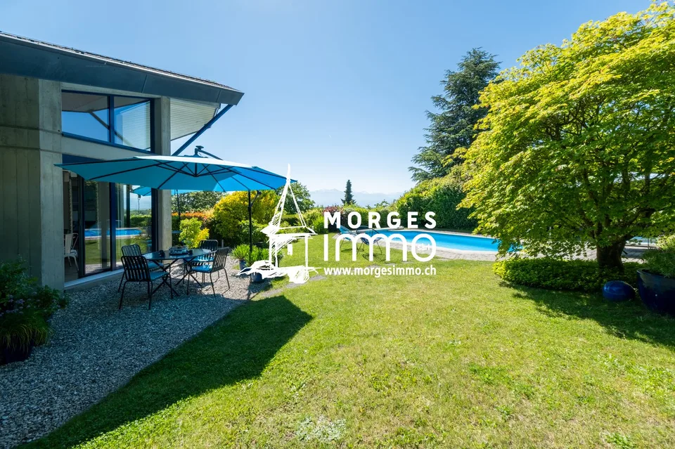 Einzelvilla mit 5.5 Zimmern und schönem Swimmingpool
