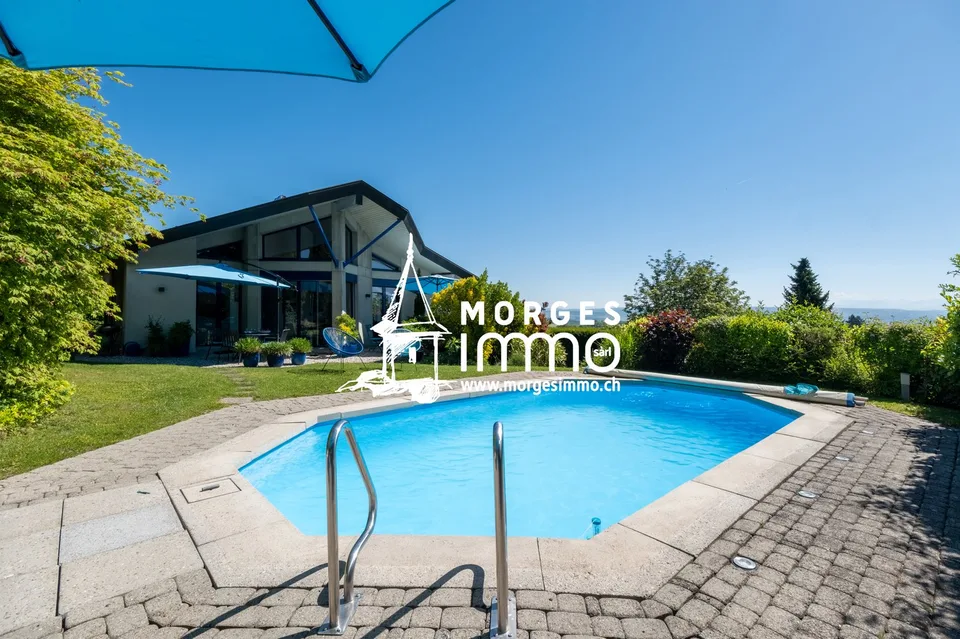 Einzelvilla mit 5.5 Zimmern und schönem Swimmingpool