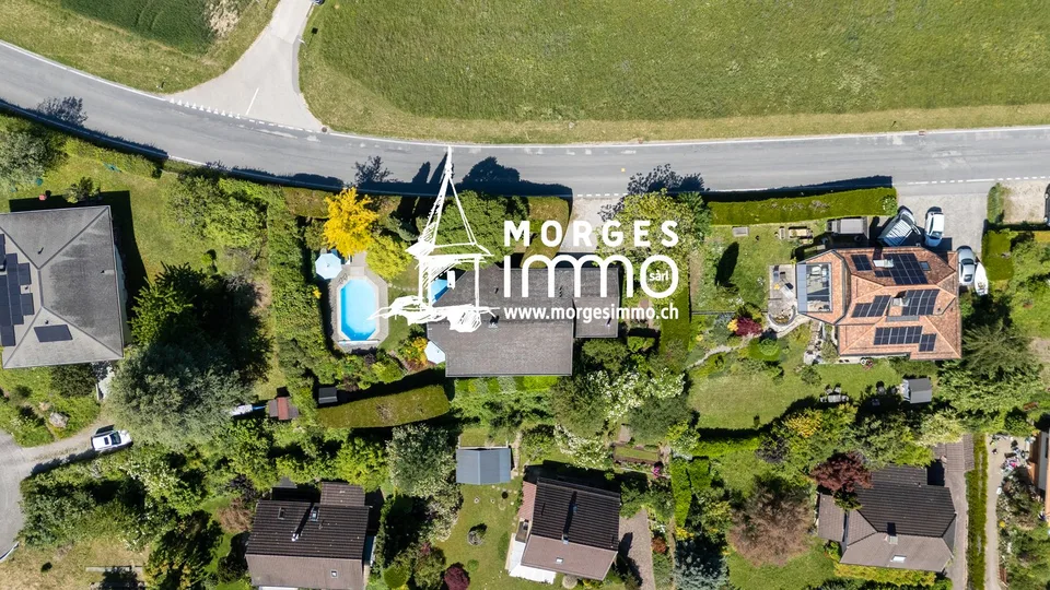 Einzelvilla mit 5.5 Zimmern und schönem Swimmingpool