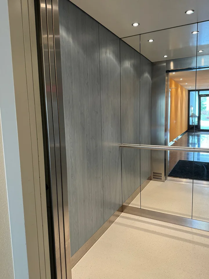 RESERVED! Modern, bright 5.5-room apartment with covered balcony and lake view – photo 14 of 16