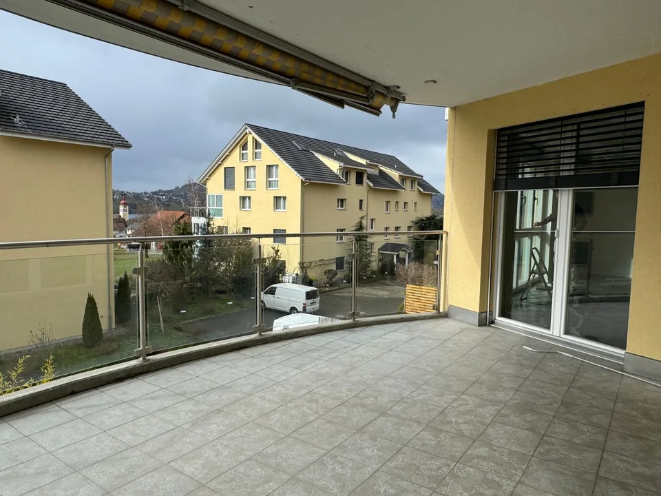 RESERVED! Modern, bright 5.5-room apartment with covered balcony and lake view – photo 16 of 16