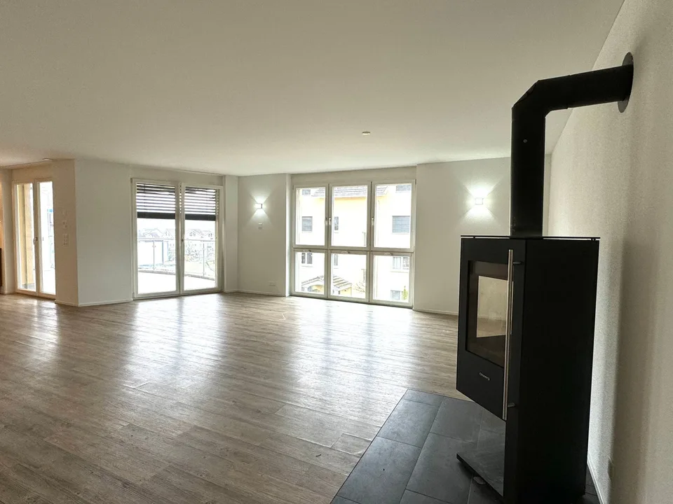 RESERVED! Modern, bright 5.5-room apartment with covered balcony and lake view – photo 6 of 16