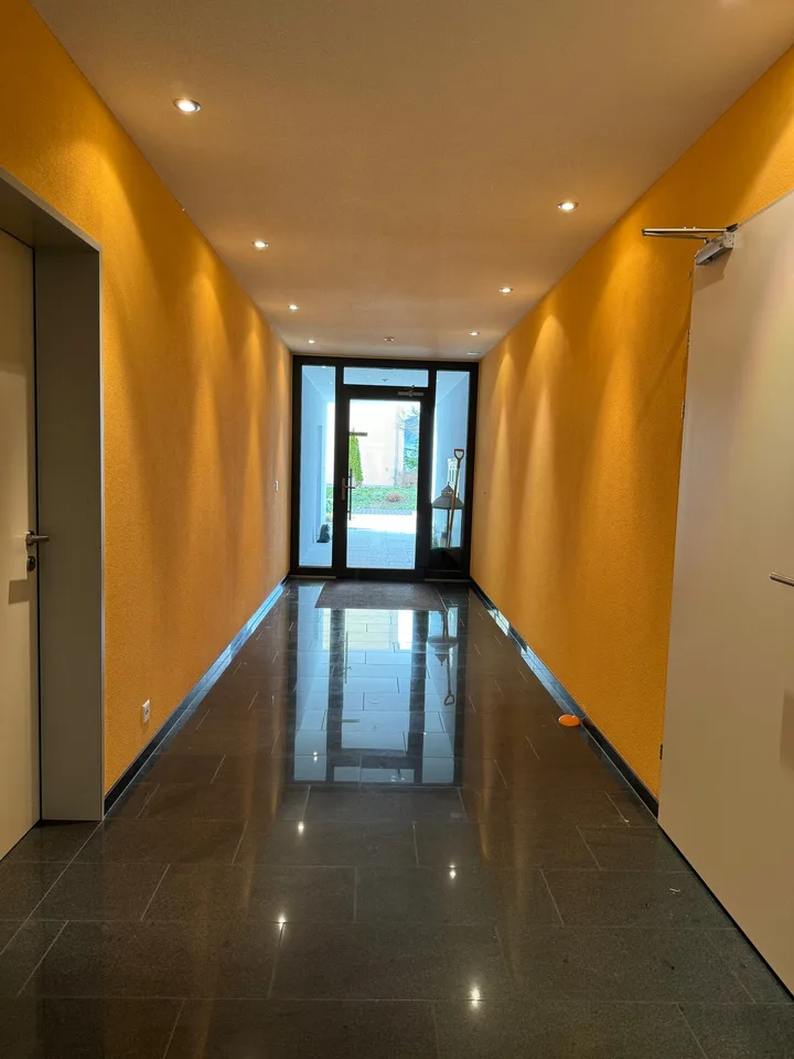 RESERVED! Modern, bright 5.5-room apartment with covered balcony and lake view – photo 13 of 16