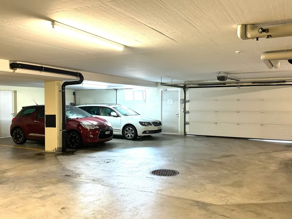 RESERVED! Modern, bright 5.5-room apartment with covered balcony and lake view – photo 15 of 16