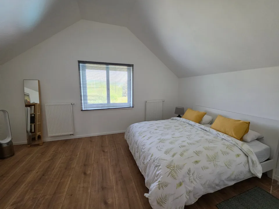 Ampia casa ristrutturata con 5 camere, piscina e terreno di 18 are – foto 11 di 12