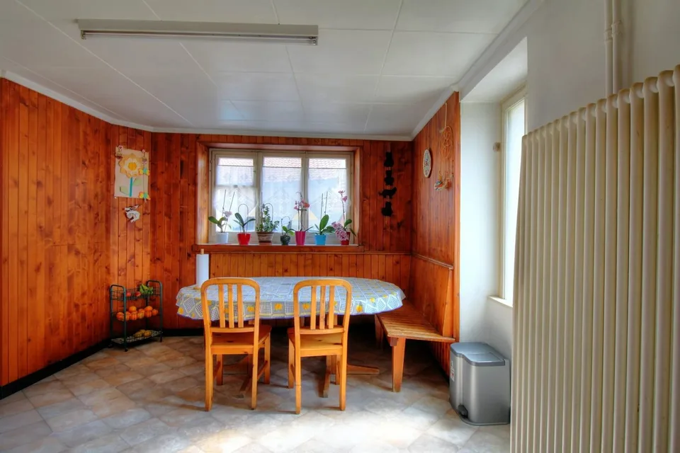 Casa di villaggio a Sensine con appartamento in affitto!