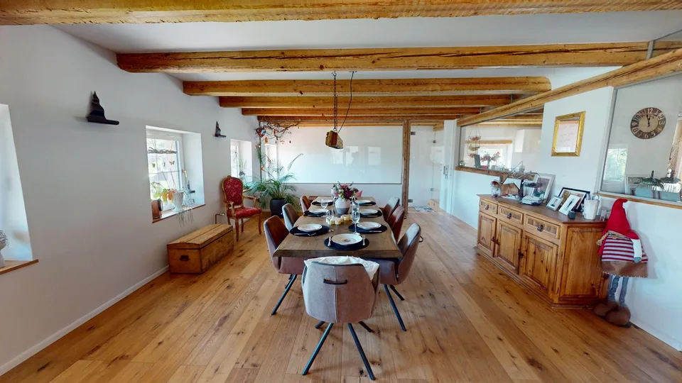 Casa colonica ristrutturata con un fascino speciale e molti punti di forza come un allevamento di cavalli, piscina, ecc.
