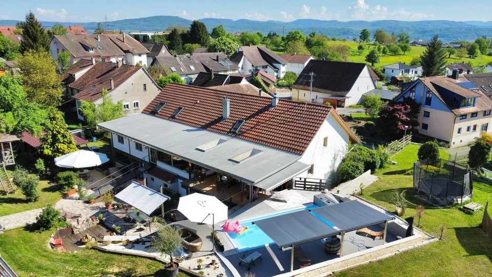 Kernsaniertes Bauernhaus mit einem besonderen Flair viele Highlights wie einem Pferdehof, Pool, uvm.