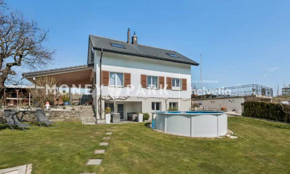 Einfamilienhaus mit Pool in Schmitten / Maison individuelle avec piscine à Schmitten
