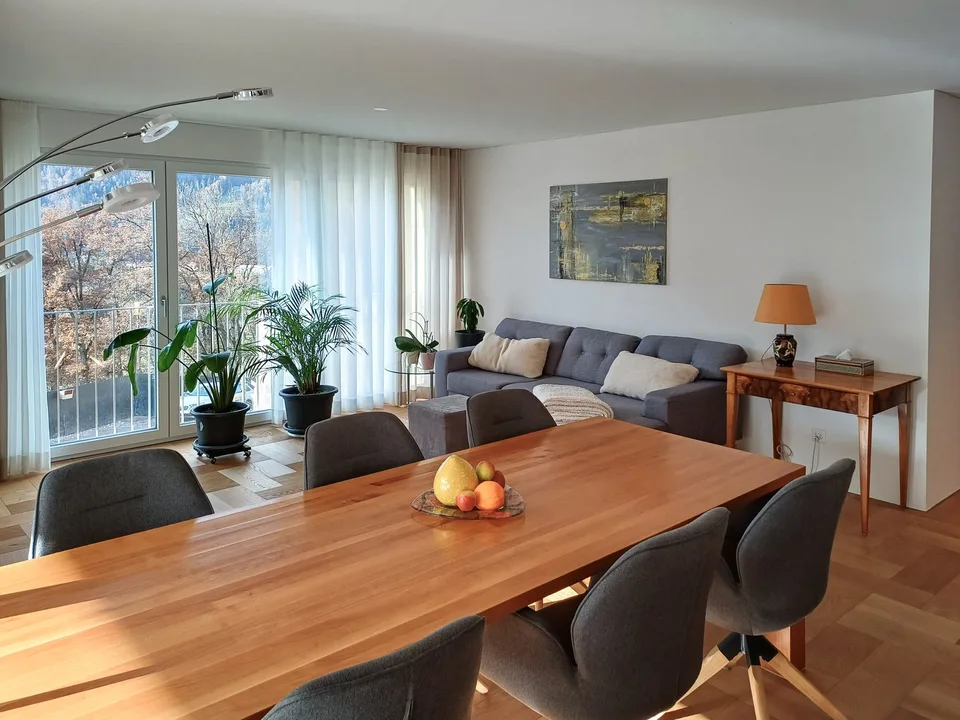 Appartamento moderno 4.5 locali con vista sulla montagna a Rodels