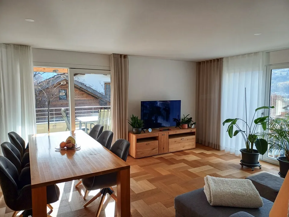 Appartamento moderno 4.5 locali con vista sulla montagna a Rodels