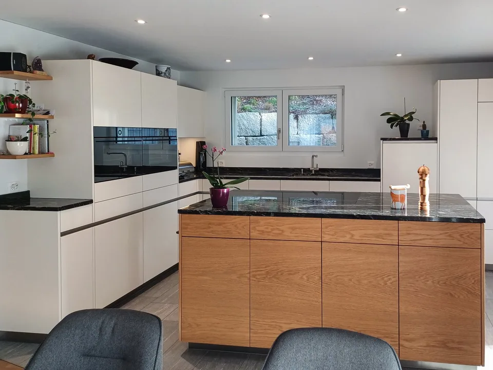 Appartamento moderno 4.5 locali con vista sulla montagna a Rodels