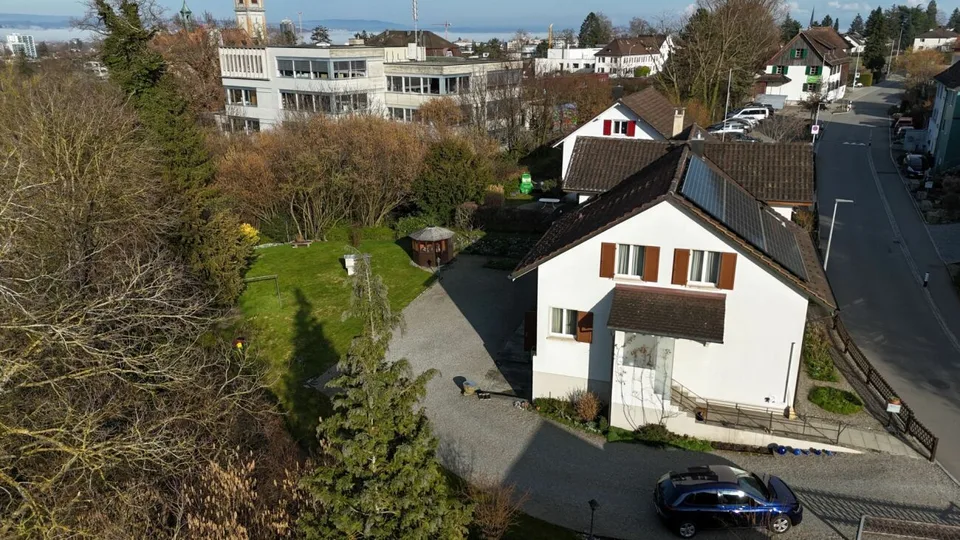 Casa a due generazioni affascinante nel quartiere popolare di Emmishofen