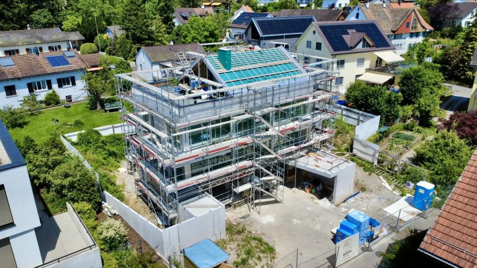 Neubau Perle in Stäfa: Zwei Wohneinheiten, Garten, Dachterrassen & Seesicht