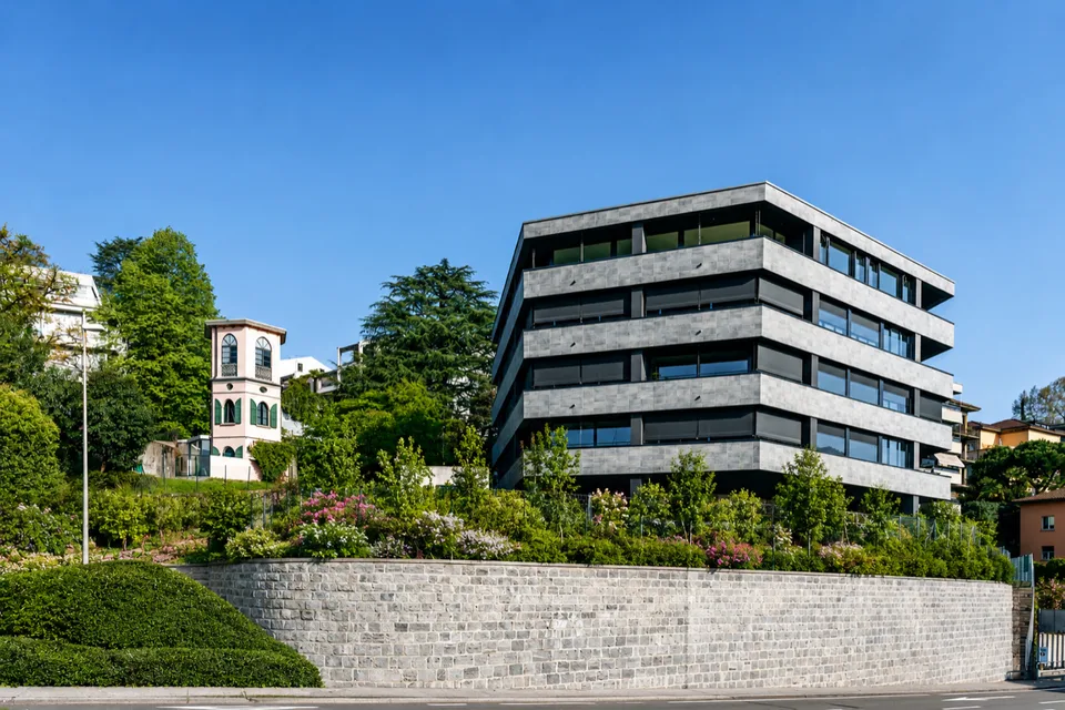 LUGANO - VASTE APPARTMENT DE 6.5 PIÈCES AVEC VUE SUR LA VILLE ET LE LAC