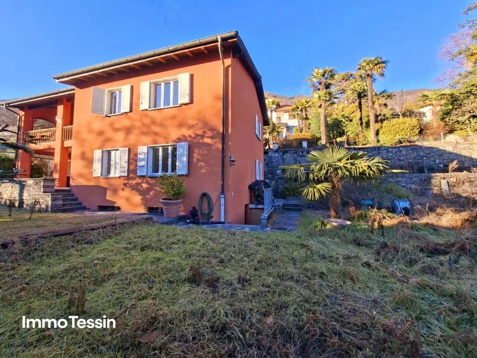 Locarno Monti: Grosse EG Wohnung an top Lage mit 400 m2 grossem privatem Garten