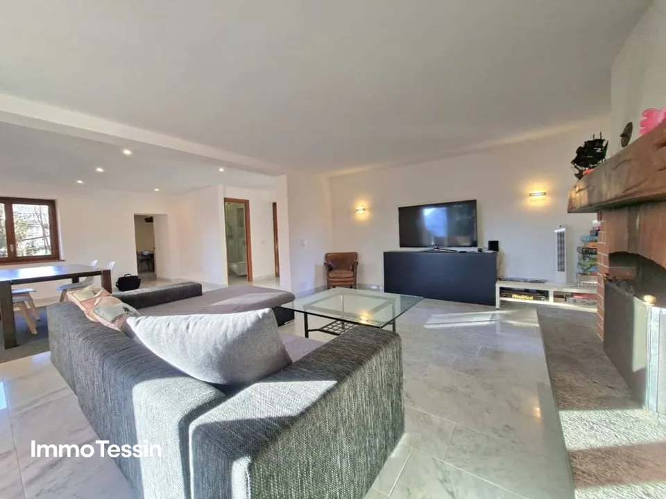 Locarno Monti: Grosse EG Wohnung an top Lage mit 400 m2 grossem privatem Garten – Foto 7 von 13