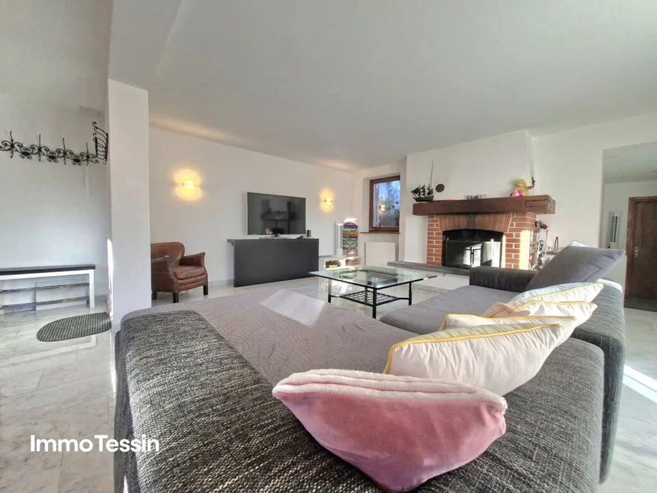 Locarno Monti: Grosse EG Wohnung an top Lage mit 400 m2 grossem privatem Garten – Foto 6 von 13