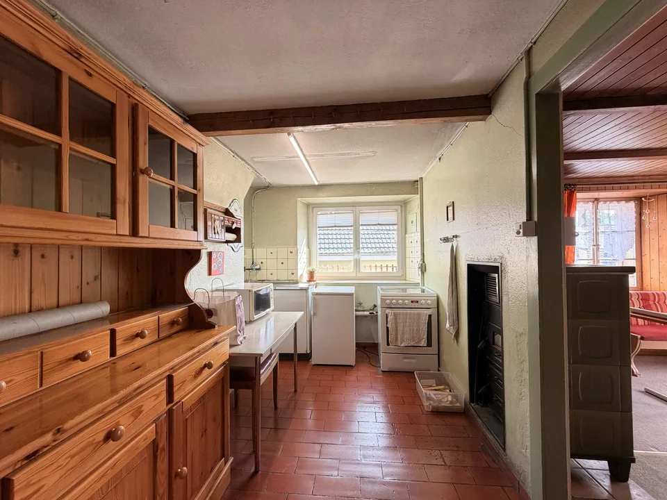 Proprietà vecchia affascinante con grande terreno e molto potenziale
