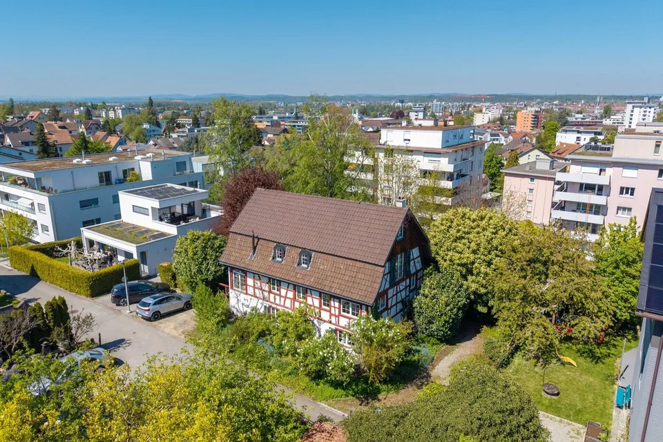 Casa a travi storica con annesso e potenziale di sviluppo