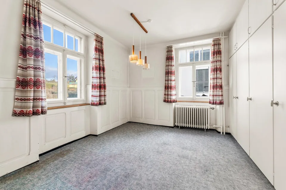 Einfamilienhaus mit Werkstatt und grossem Grundstück – Foto 8 von 28