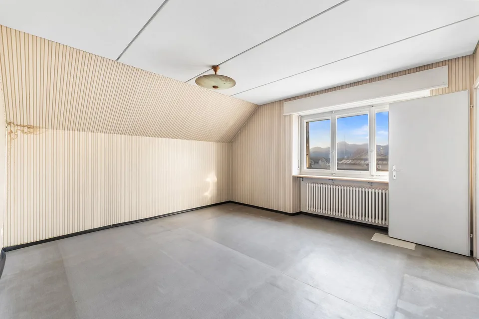 Einfamilienhaus mit Werkstatt und grossem Grundstück – Foto 13 von 28