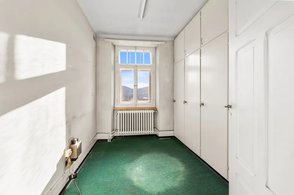 Einfamilienhaus mit Werkstatt und grossem Grundstück – Foto 10 von 28