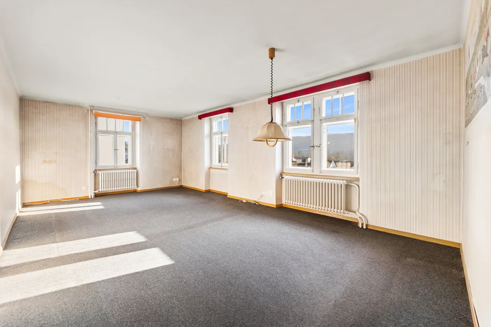 Einfamilienhaus mit Werkstatt und grossem Grundstück – Foto 9 von 28