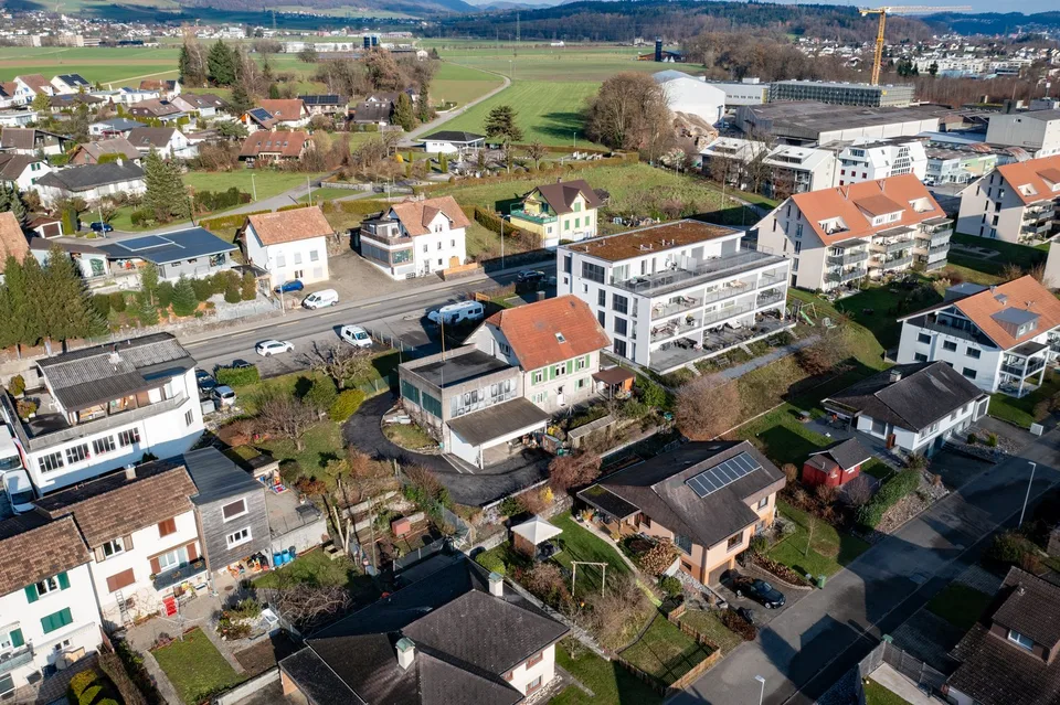 Maison unifamiliale avec atelier et grand terrain