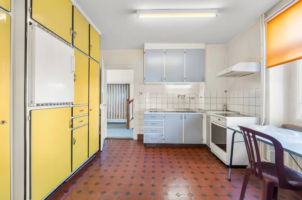 Einfamilienhaus mit Werkstatt und grossem Grundstück – Foto 7 von 28