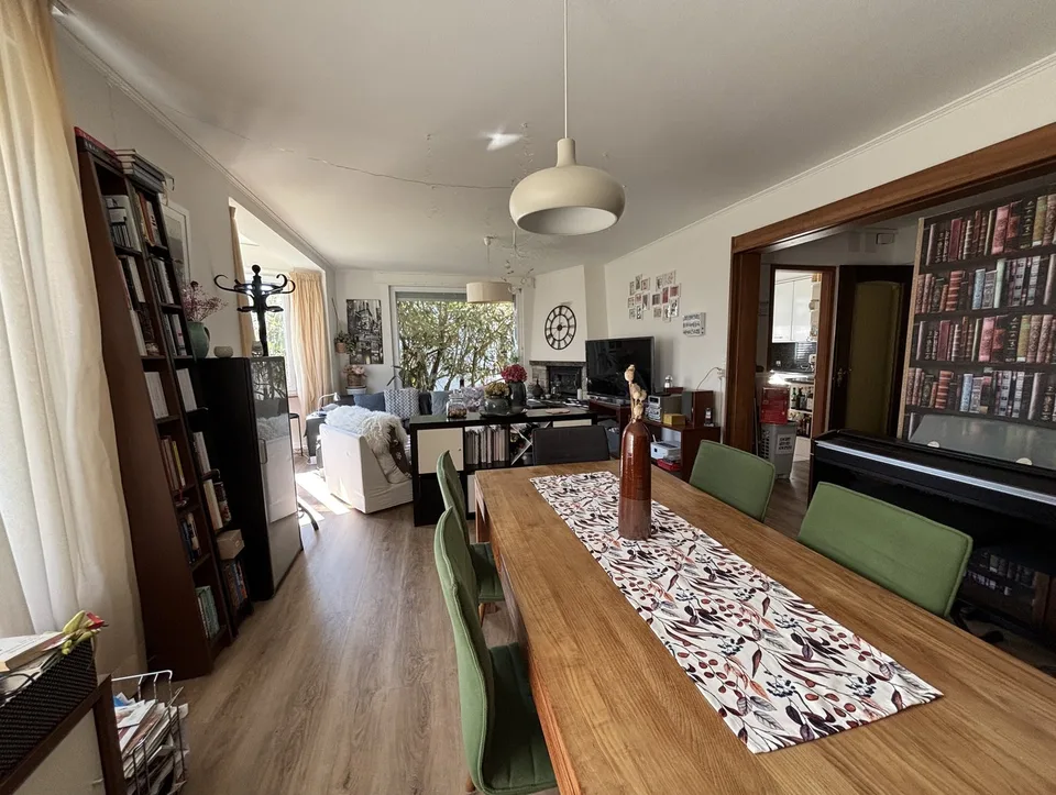 Casa unifamiliare con appartamento per anziani e grande giardino