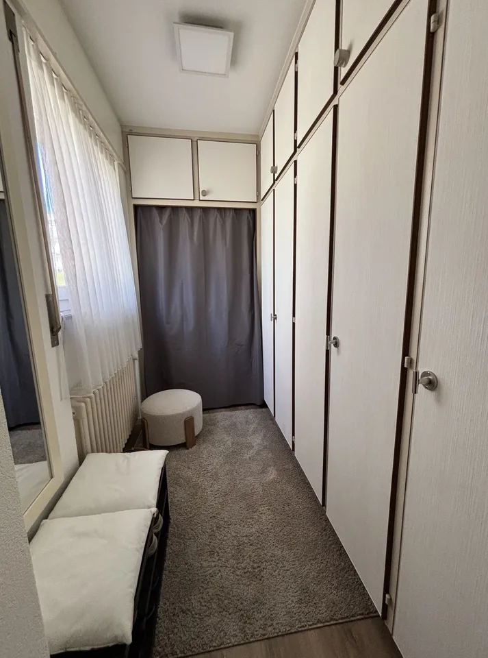 Casa unifamiliare con appartamento per anziani e grande giardino