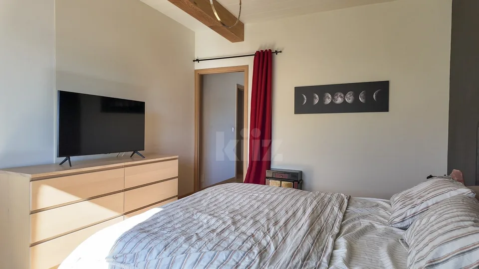 Geräumige Villa mit freier Sicht und unabhängiger Wohnung – Foto 8 von 13