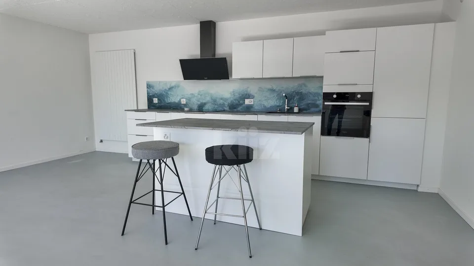 Geräumige Villa mit freier Sicht und unabhängiger Wohnung – Foto 11 von 13