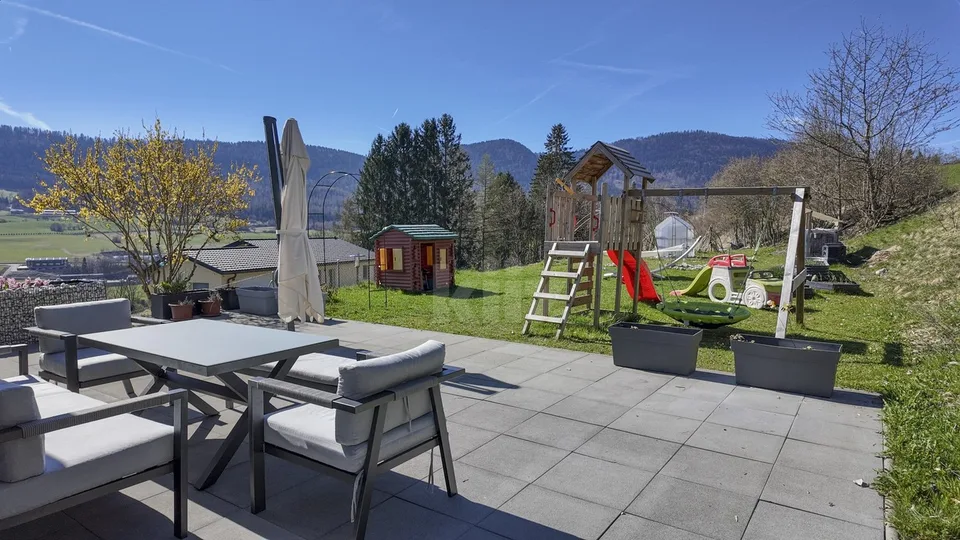 Geräumige Villa mit freier Sicht und unabhängiger Wohnung – Foto 12 von 13