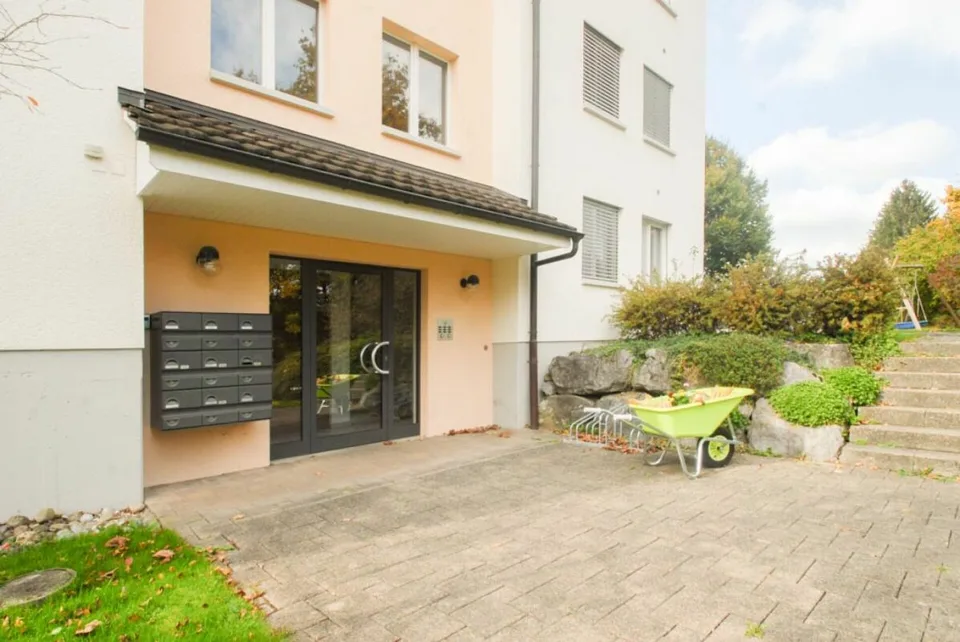 Appartement avec jardin dans un immeuble familial