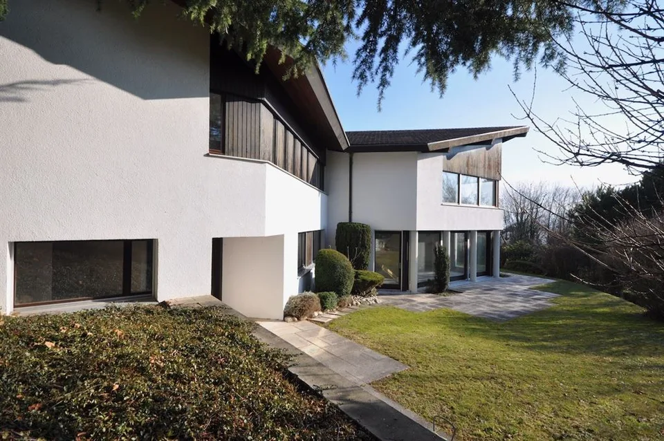 Più di 500m2 abitabili, al riparo da sguardi e con una bella vista