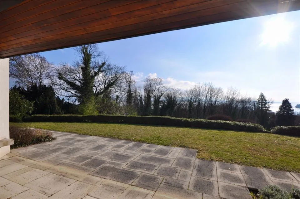 Più di 500m2 abitabili, al riparo da sguardi e con una bella vista