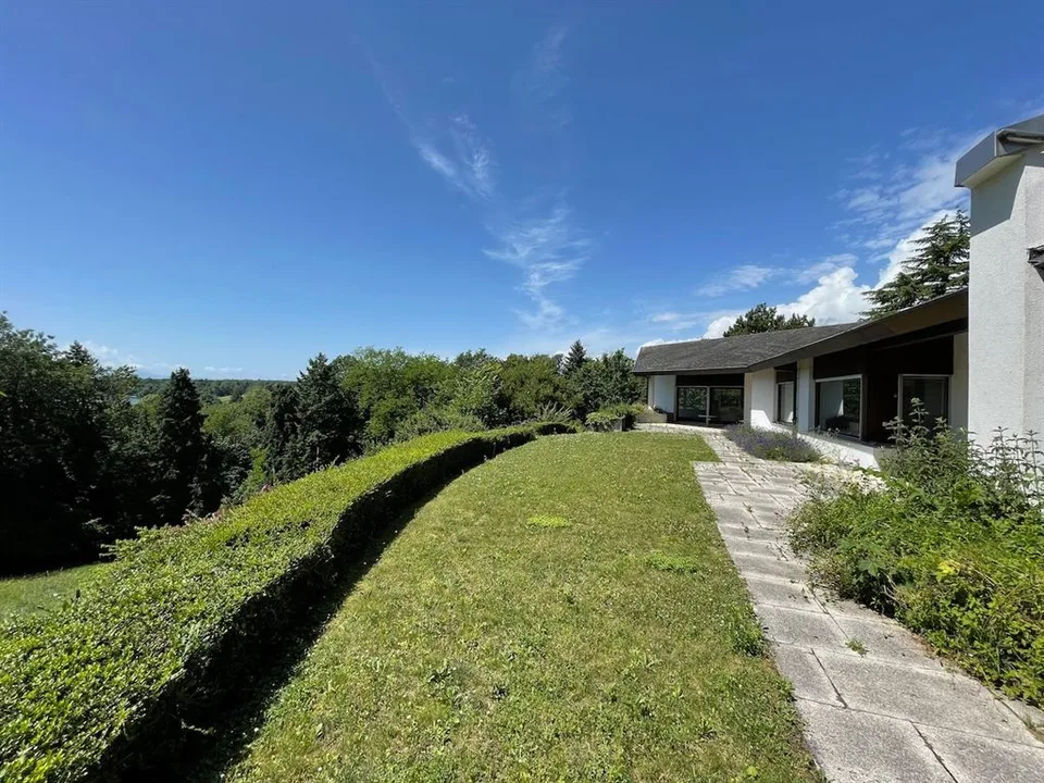 Più di 500m2 abitabili, al riparo da sguardi e con una bella vista