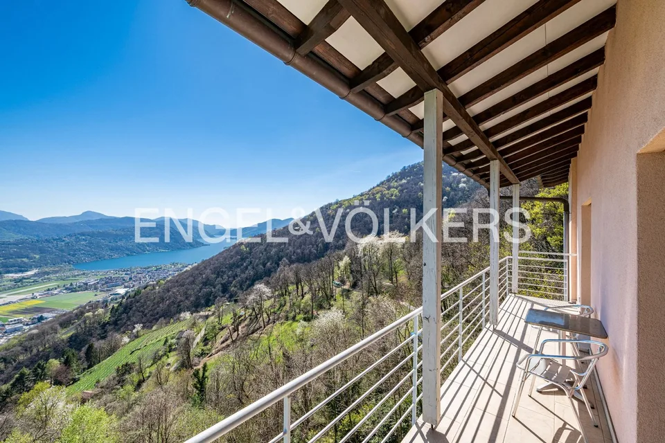 Casa indipendente con vista lago mozzafiato
