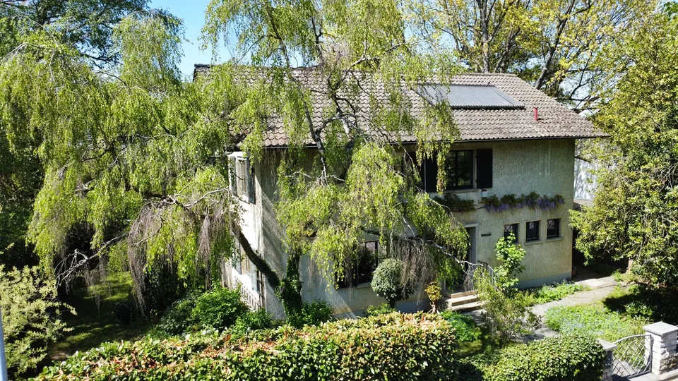 Spacious single-family home, usable as a residential/commercial house with a large plot of land, in a quiet location – photo 12 of 12