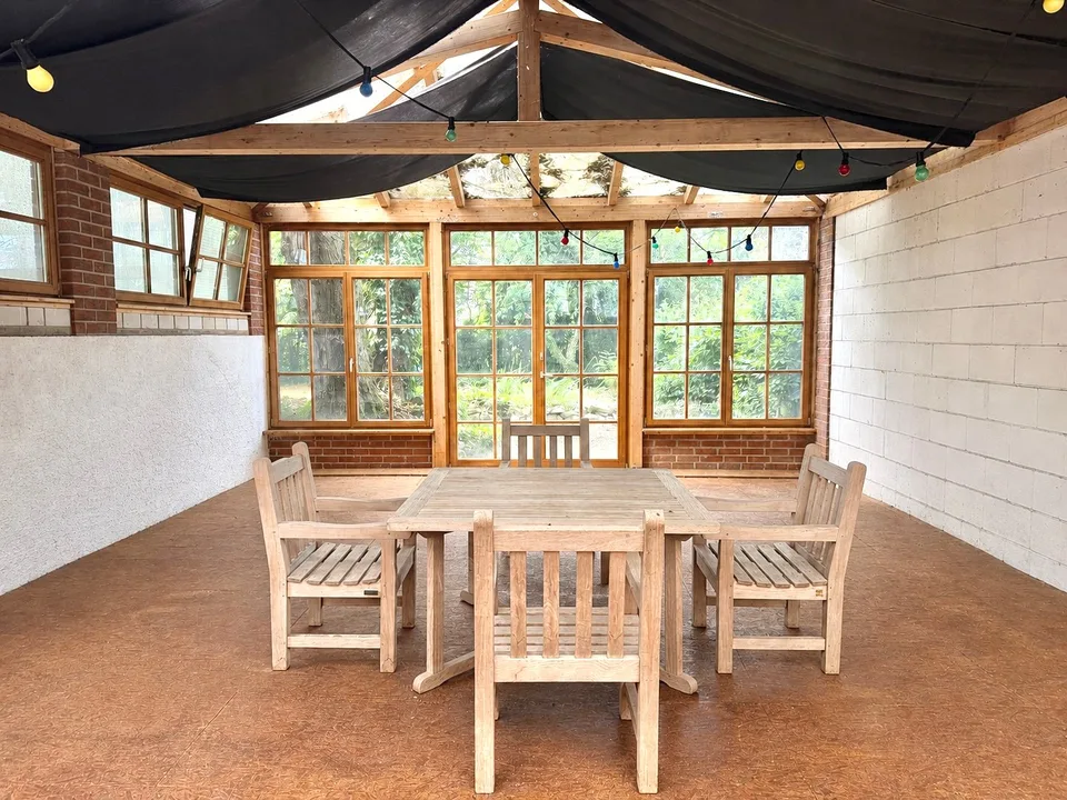 Spacious single-family home, usable as a residential/commercial house with a large plot of land, in a quiet location – photo 11 of 12